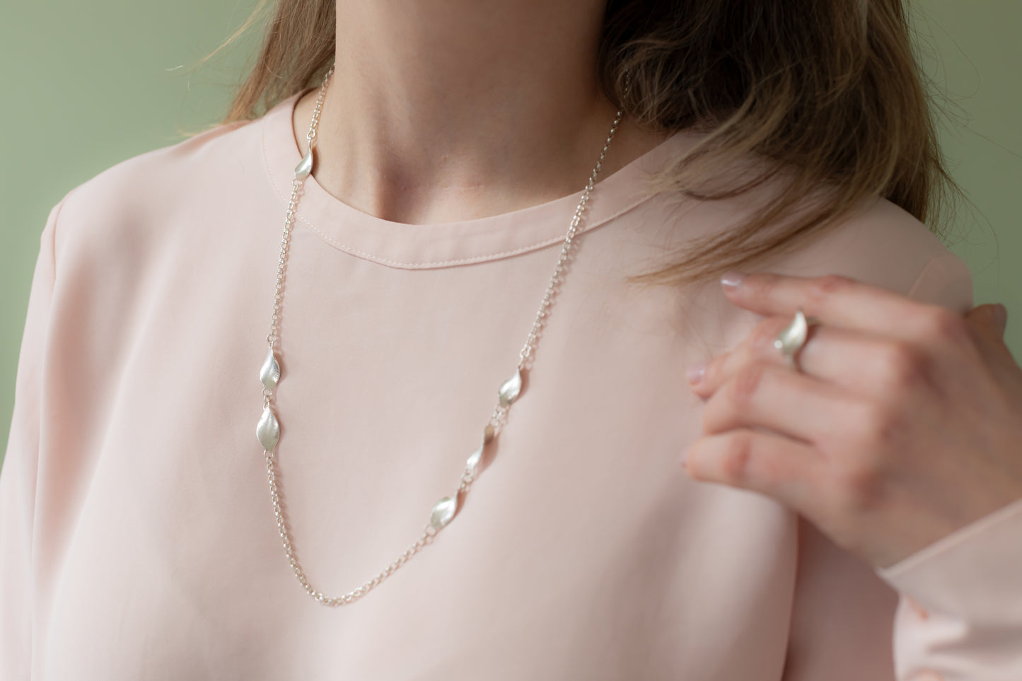 Curled leaf long silver necklace