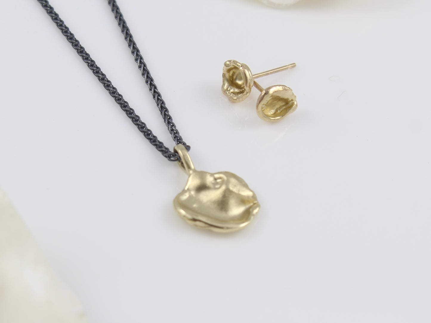 Oyster Gold Stud Earring