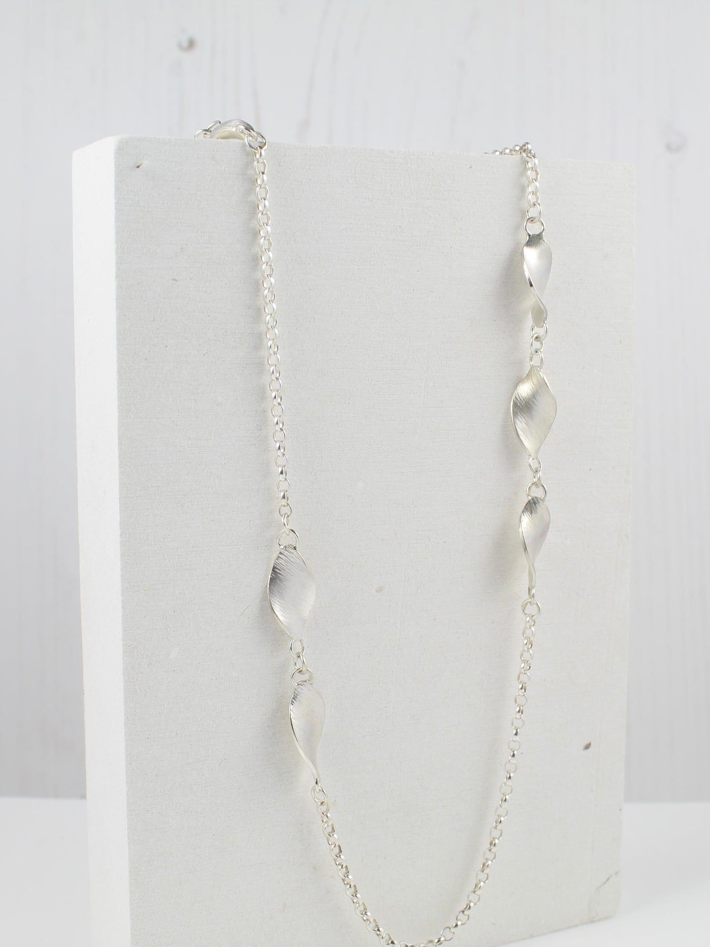 Curled leaf long silver necklace