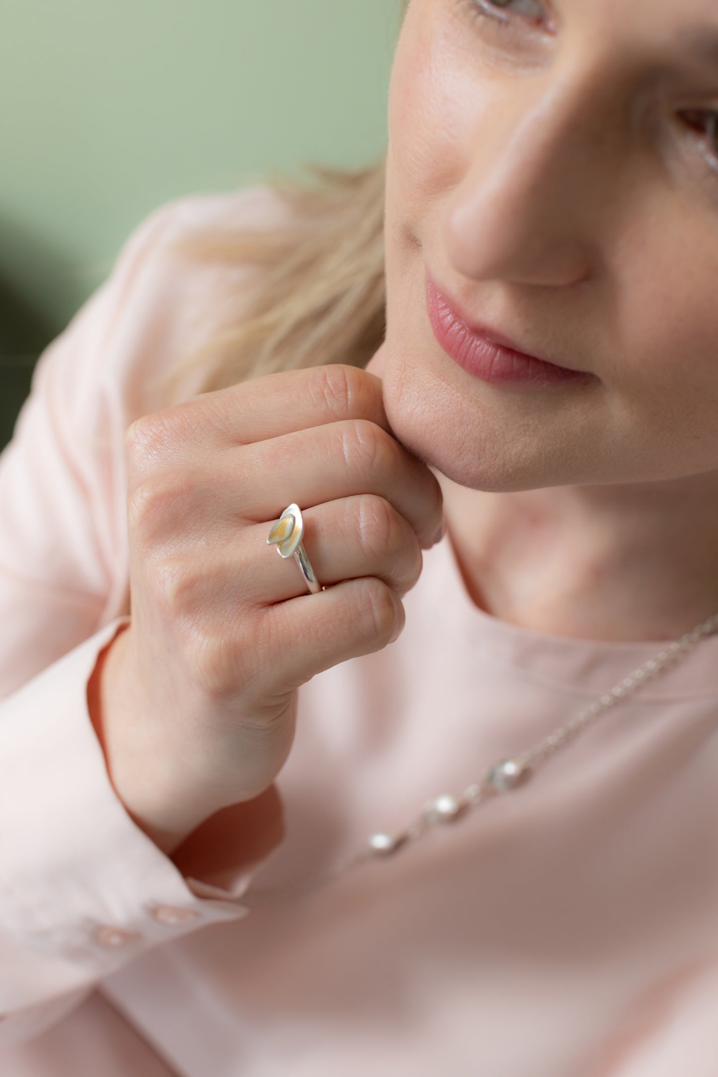 Olive double leafed ring in silver and gold