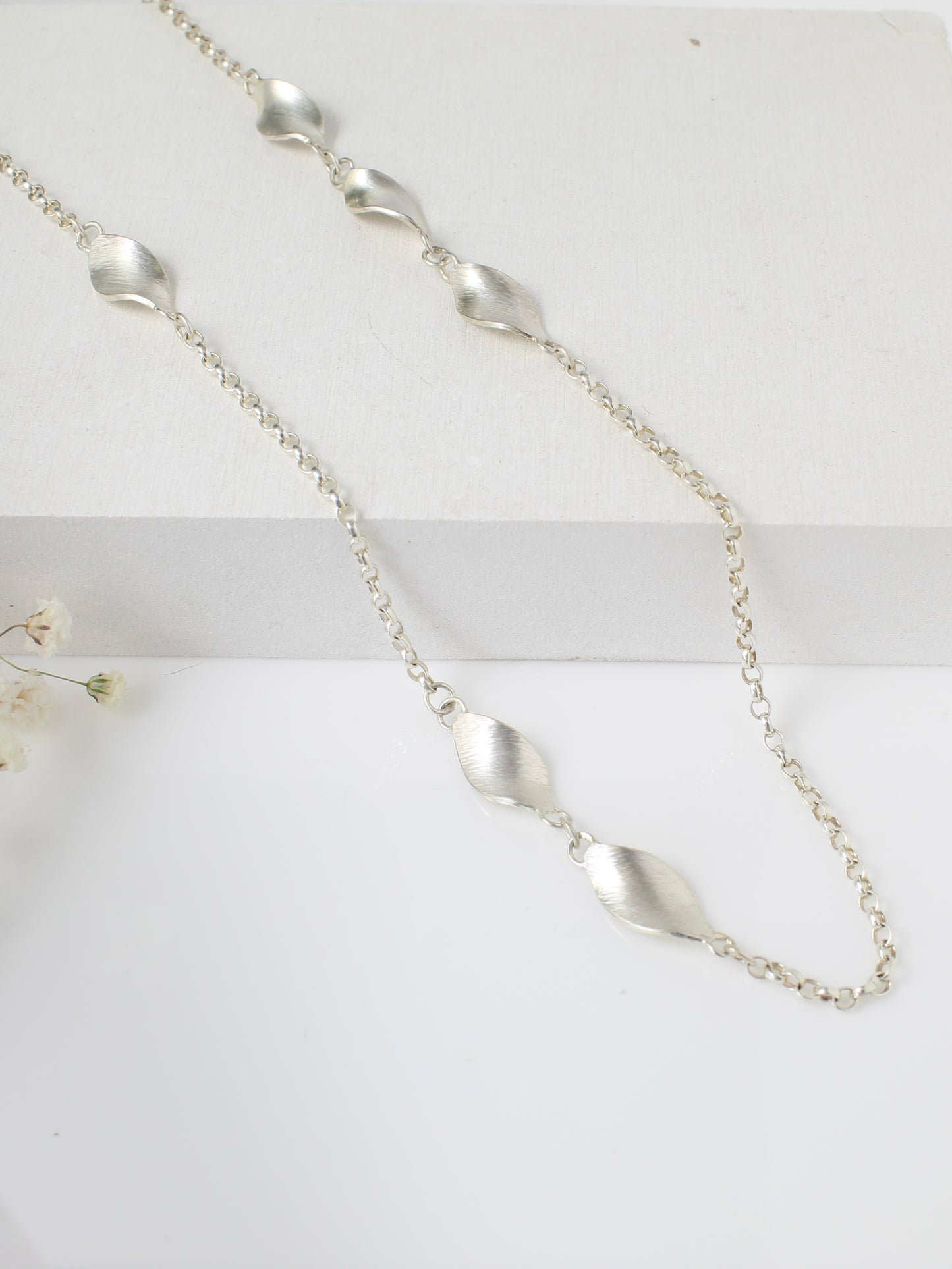 Curled leaf long silver necklace