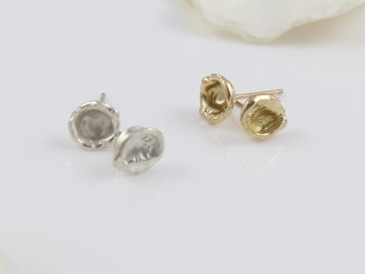 Oyster Gold Stud Earring